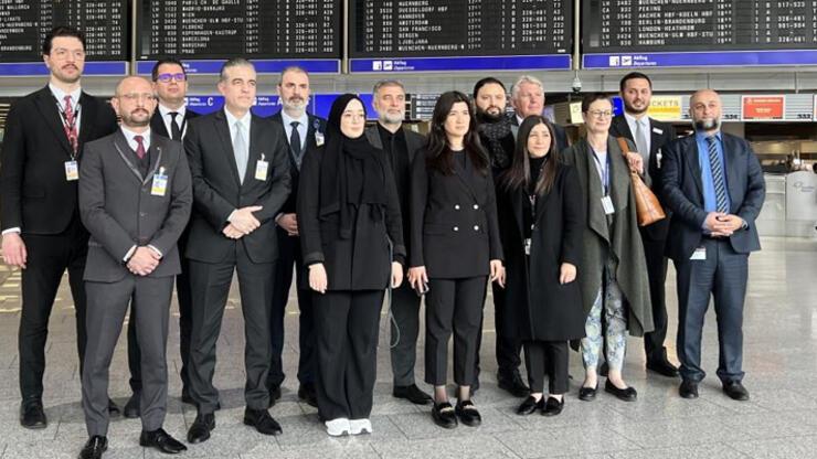 Almanya'da Türkiye için saygı duruşu