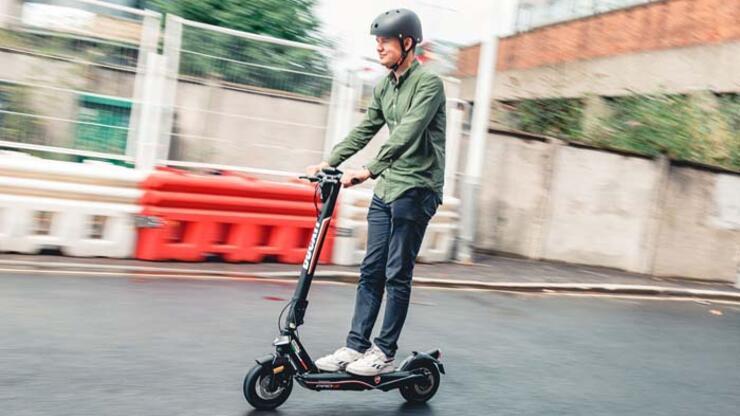 Ducati scooter’la yollara indi