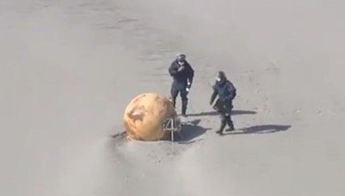 Japonya 'gizemli top' nedeniyle sahili kapattı