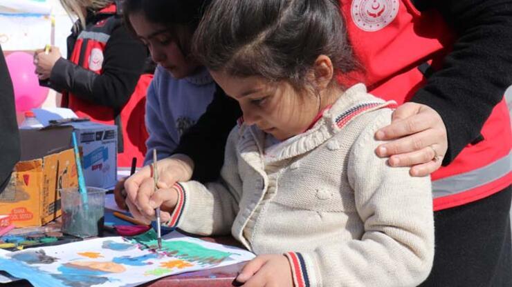 Psikiyatri uzmanından uyarı: Depremzede öğrencilerin sınıf arkadaşları bilinçlendirilmeli
