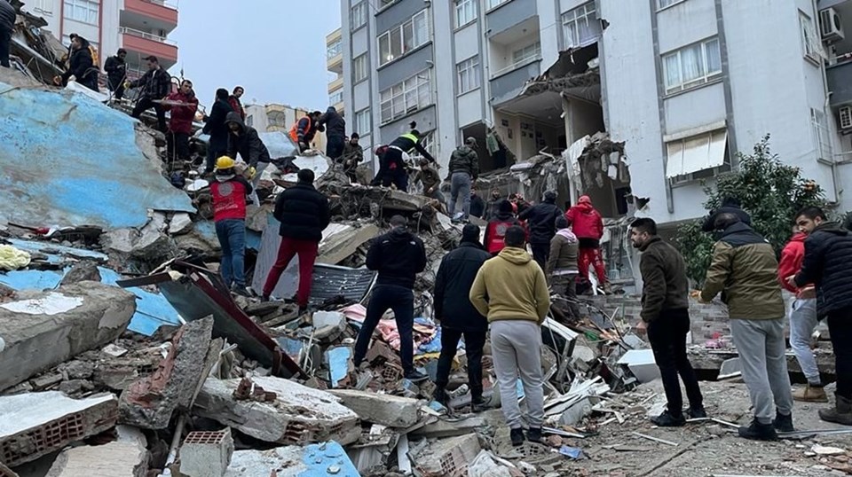 TRT ve yapım şirketlerinin film ve dizi setlerinden deprem bölgesine teçhizat yardımı - 1
