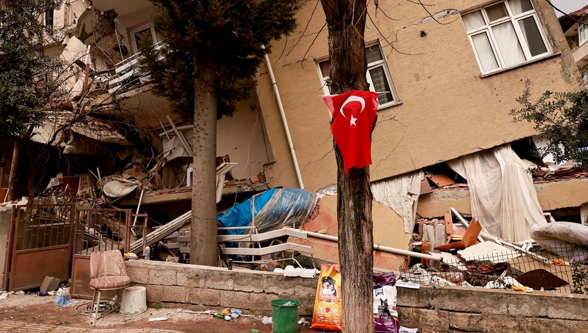Enkazdan çıkan öyküler