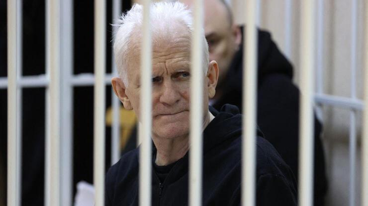 Nobel Barış Ödüllü Belaruslu aktivist Bialiatski 10 yıl hapis cezasına çarptırıldı 