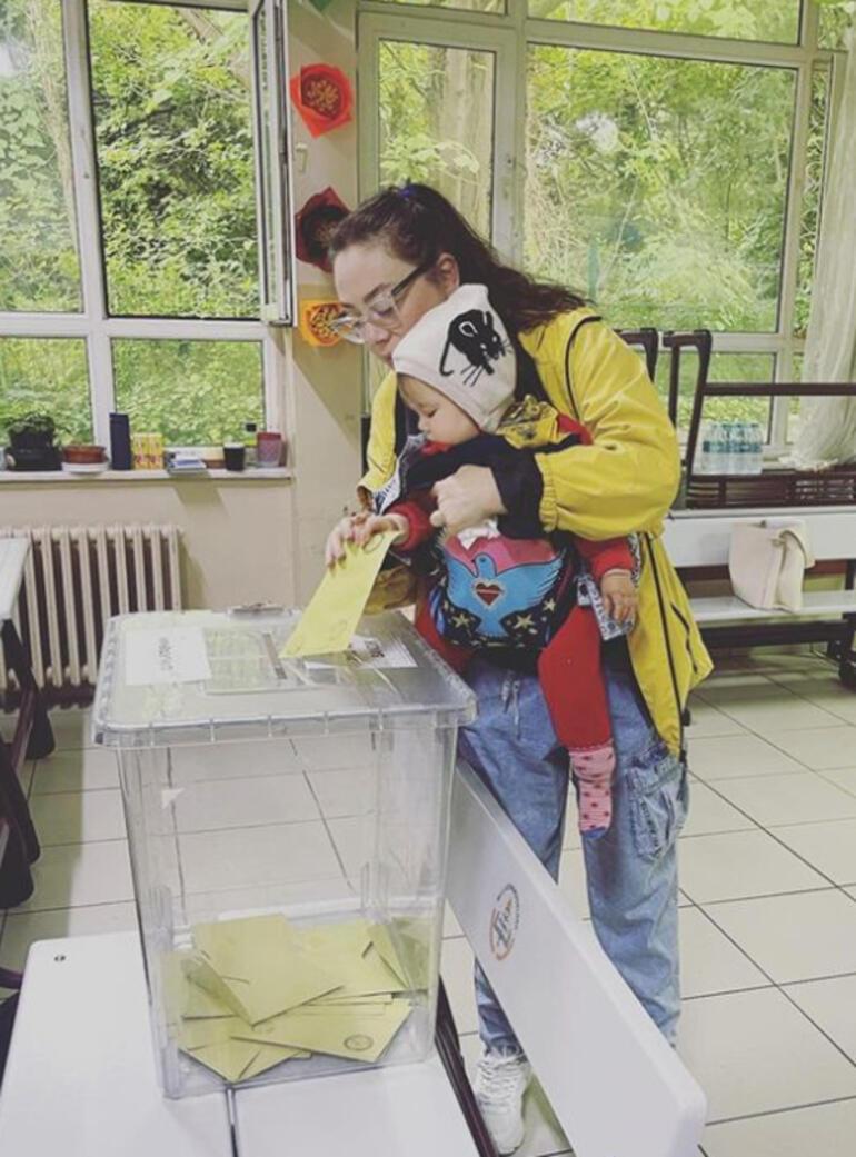 Ünlü isimler oylarını kullanıyor Sezen Aksu mührü bırakmayı unuttu