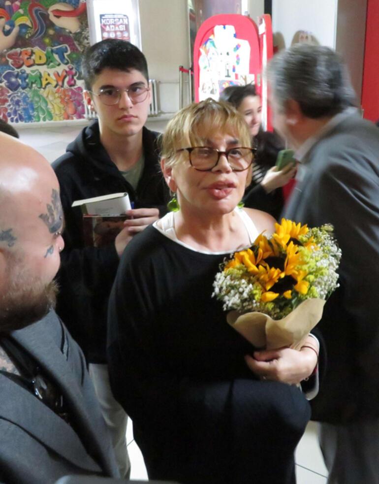 Ünlü isimler oylarını kullanıyor Sezen Aksu mührü bırakmayı unuttu