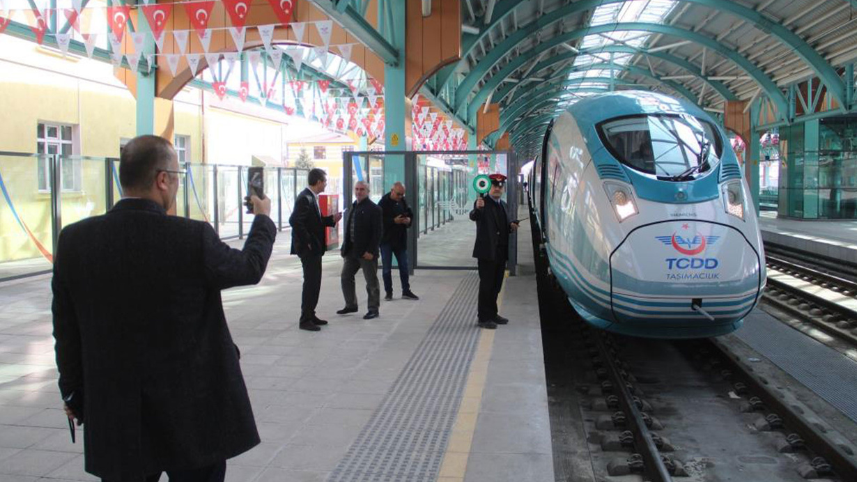 Ankara-Sivas YHT hattının açıldığı günden bu yana taşınan yolcu sayısı açıklandı
