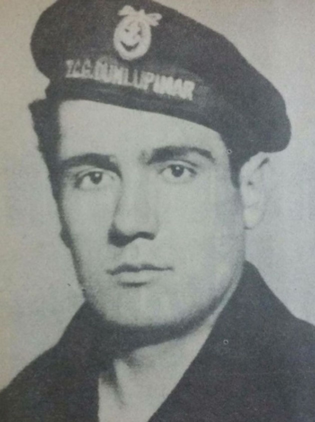Hulusi Kentmen, Dumlupınar Denizaltı'da santral Astsubayı olarak g&ouml;rev yaptı.(Bu fotoğraf, 1933'te &ccedil;ekildi.)