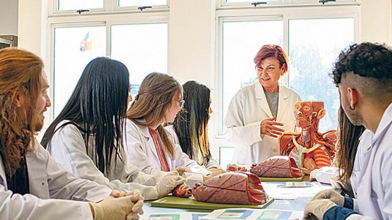 Doğu Akdeniz Üniversitesi eğitim kalitesi ile bir kez daha dünyanın en iyi 600 üniversitesi arasında yerini aldı