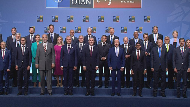 NATO Liderler Zirvesi aile fotoğrafıyla başladı! Liderler 2 kritik konuyu ele alacak