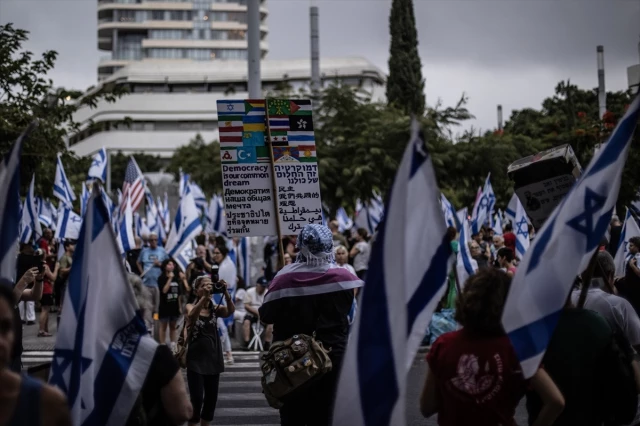 İsrail'de Netanyahu Hükümetine Karşı Protestolar Devam Ediyor
