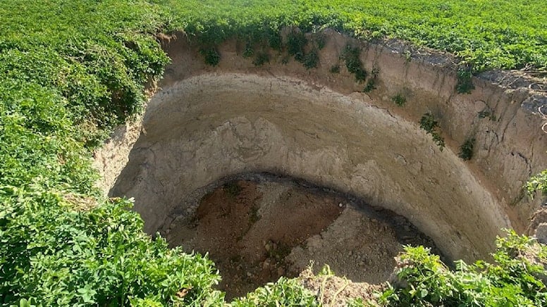 Konya’da 15 metre derinliğinde obruk oluştu